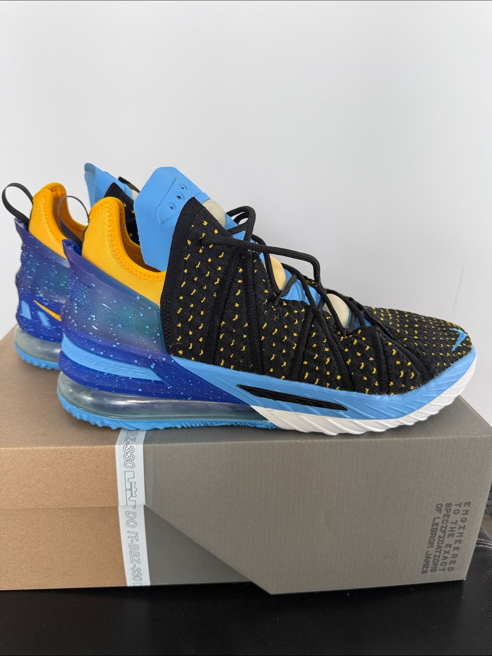 Nike LeBron XVlll
